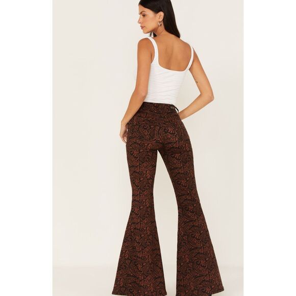 SHYANNE WOMEN'S PAISLEY PRINT SUPER FLARE JEANS in Chocolate Nwt Size 33 - Picture 3 of 6